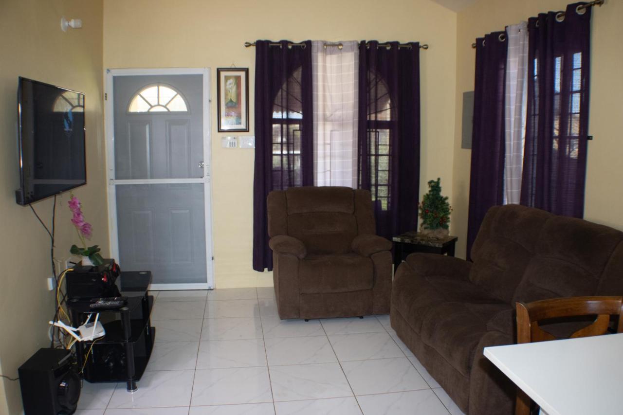 Finest Phoenix Park Lot 1317 Phase 4 St Catherine * Portmore